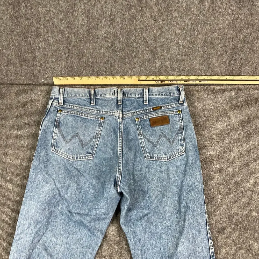 Wrangler Jeans Mens Size 36x30 Light‎ Wash Blue Straight Leg Classic Denim